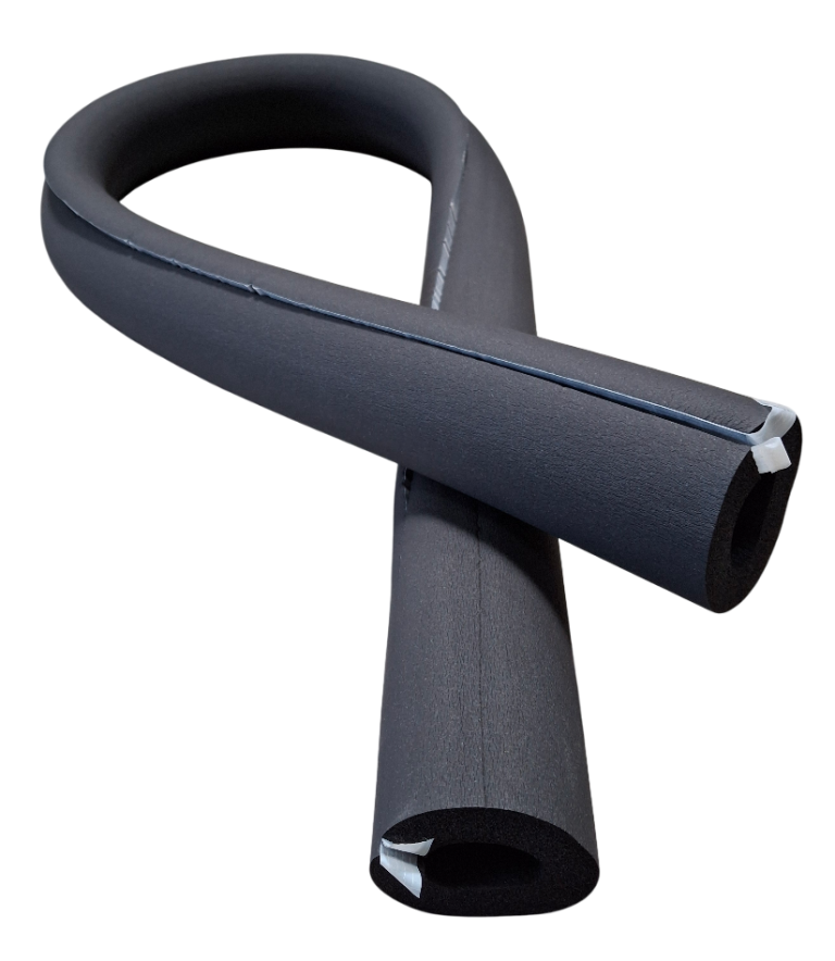 Mann arbeitet am Innenausbau eines Lieferwagens Armaflex